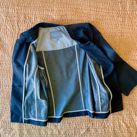 Classiques Entier Denim Jacket with Exquisite Details - Picture 5 of 6